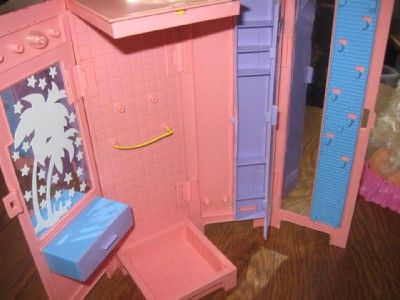 1986 Hasbro Maxie Doll Too Cool Gym Shower Locker Barbie Doll Size