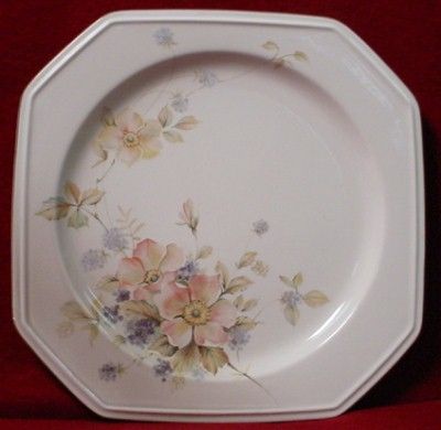 Mikasa China Black Berries Pattern F3012 Dinner Plate