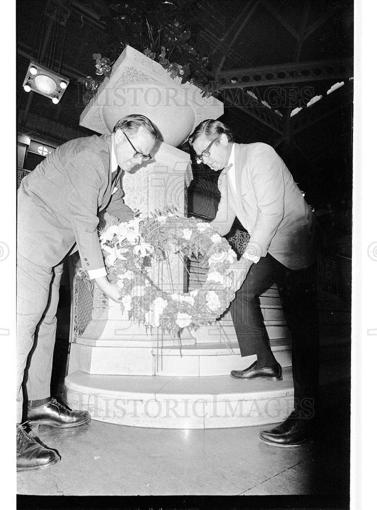 1969 35mm Negs Frank Lloyd Wright Memorial 36