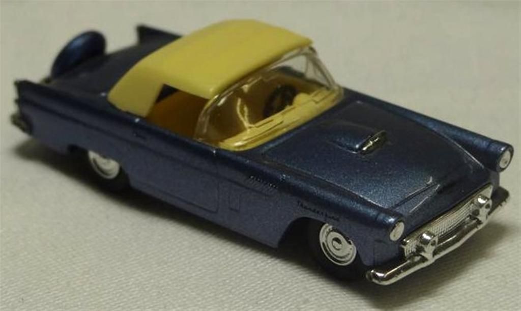 Plastik Modellauto,Praline, Ford T Bird 56 (D12 144)