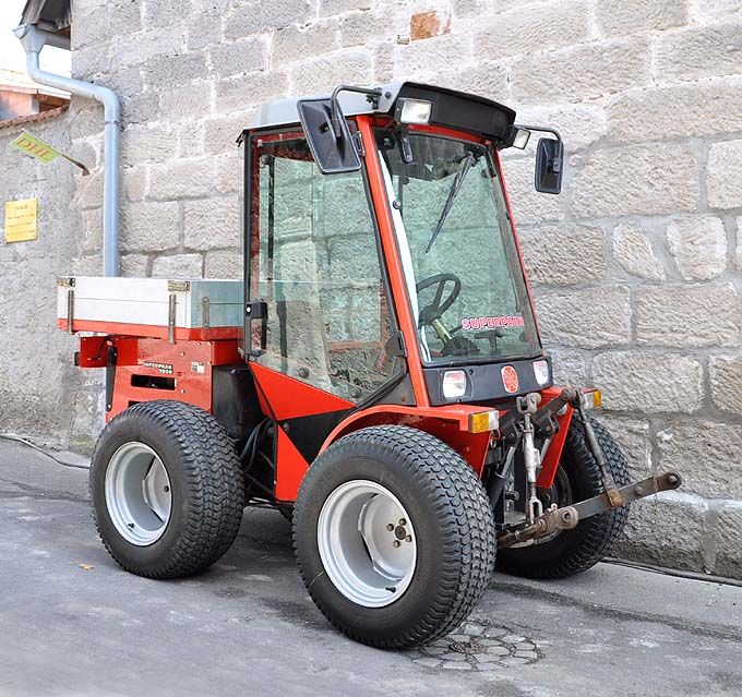 Carraro Superpark Schmalspurtraktor Traktor Allrad Weinbergtraktor