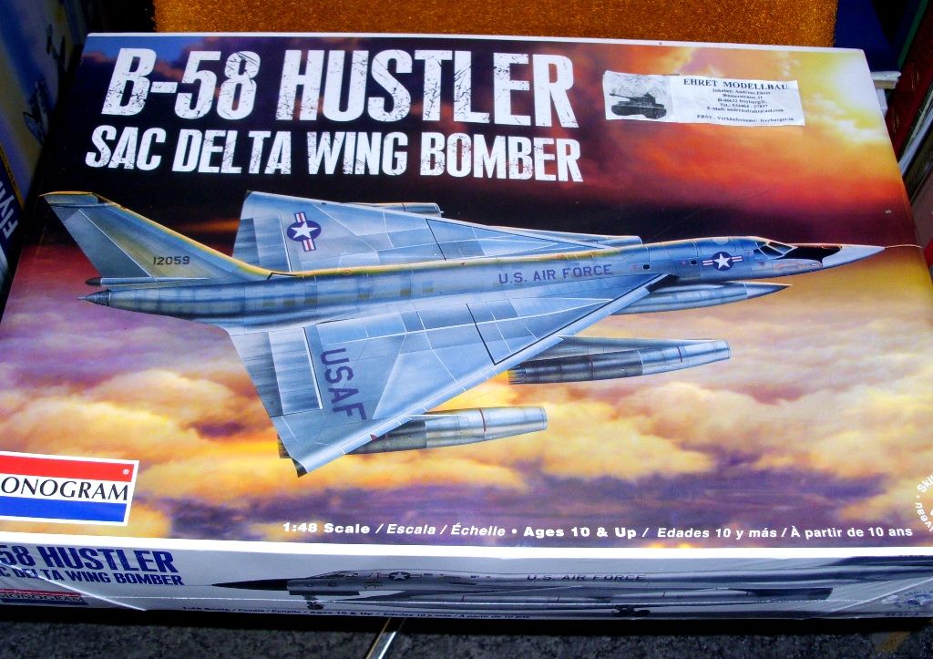 58 Hustler SAC Delta Wing Bomber in 148 Revell Monogram ca. 66,2 cm