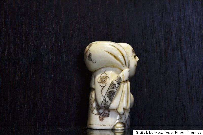 Hotei Netsuke Japan  signiert