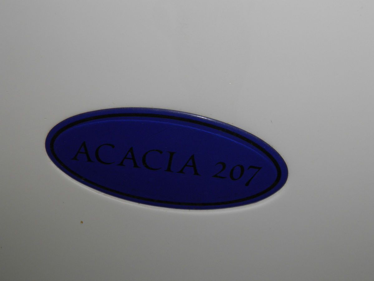 Acacia 207   Sitzbadewanne mit Fronteinstieg u. Whirlpool