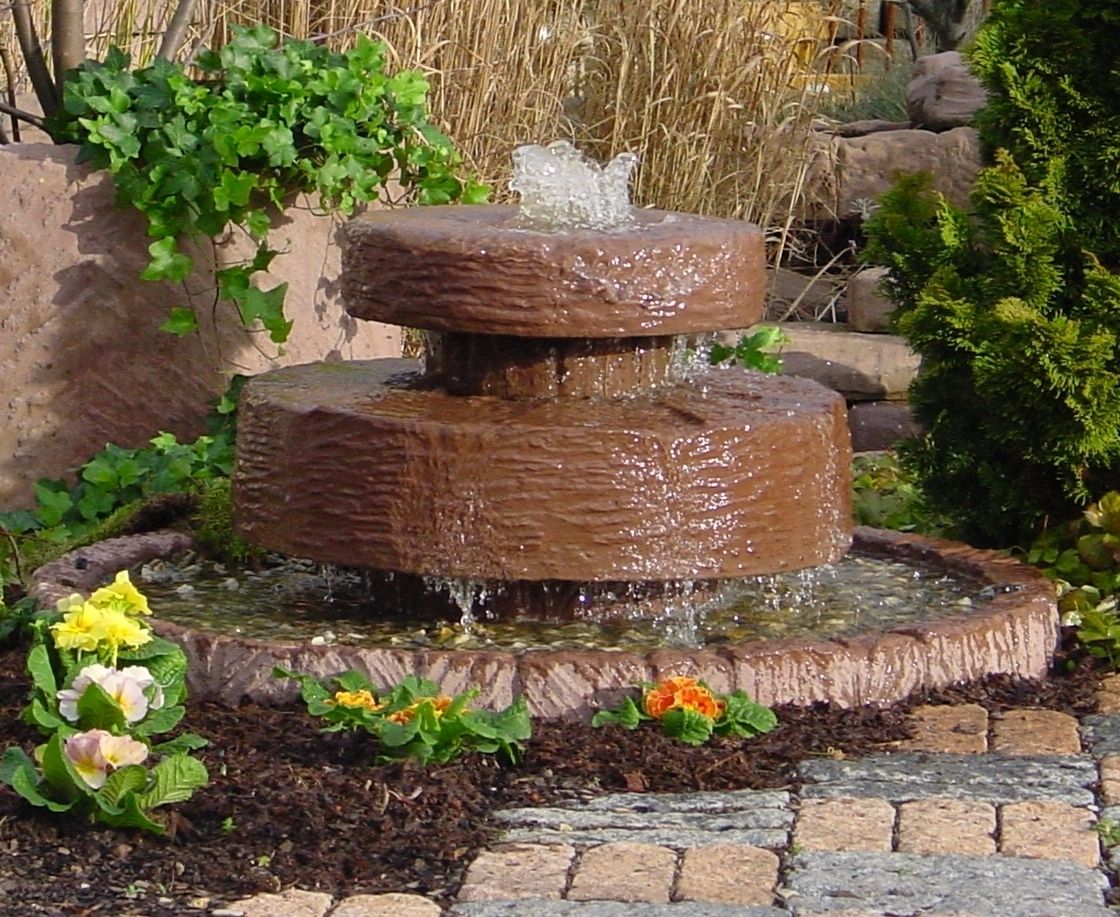 Mühlsteinbrunnen Springbrunnen Brunnen Wasserspiel Werksandstein