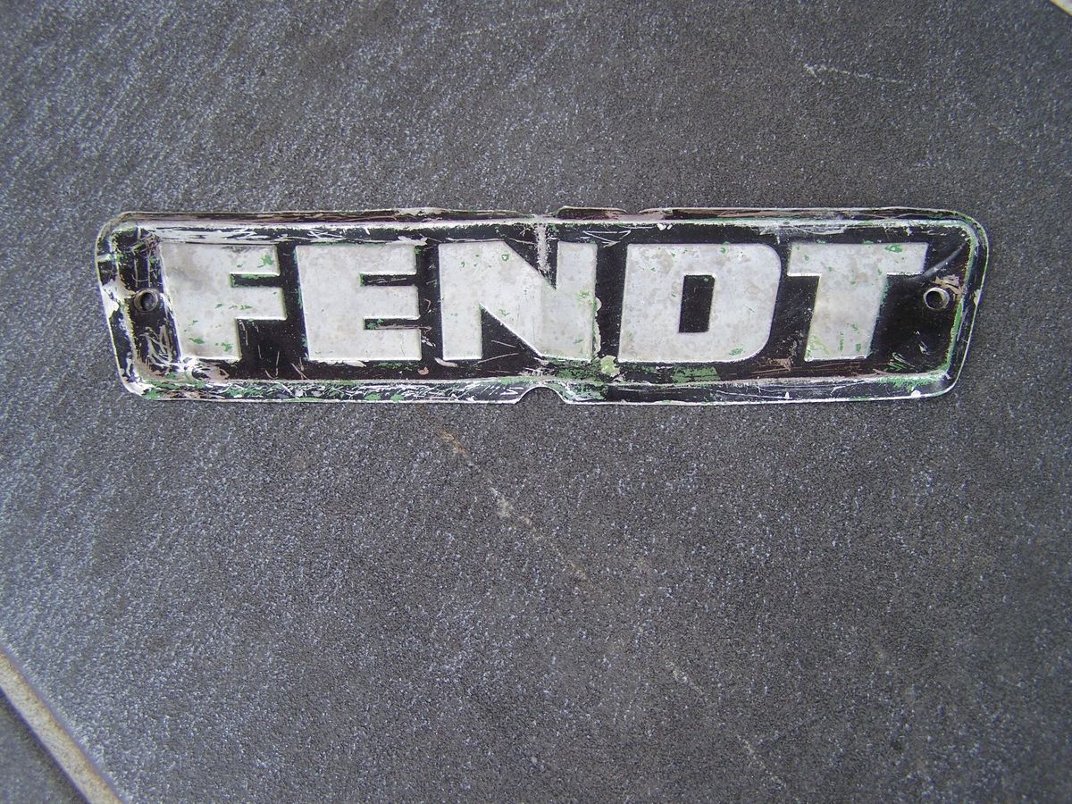 Fendt Schild Firmenzeichen Motorhaube Fendt GT230 GT 231