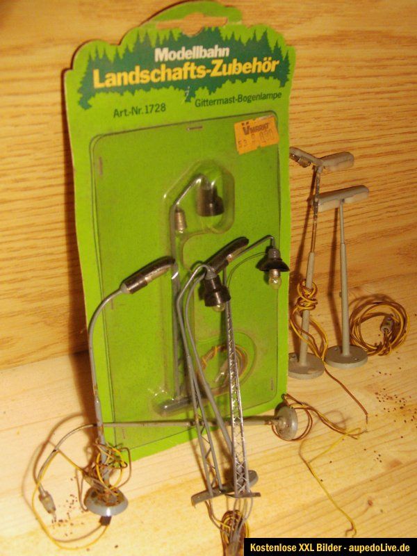 Modelleisenbahn Spur H0 Märklin 8 Lampen Gittermast Bogenlampe