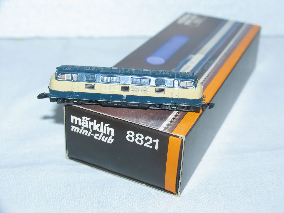 Märklin Z 8821 Diesellok BR 221 blau der DB OVP