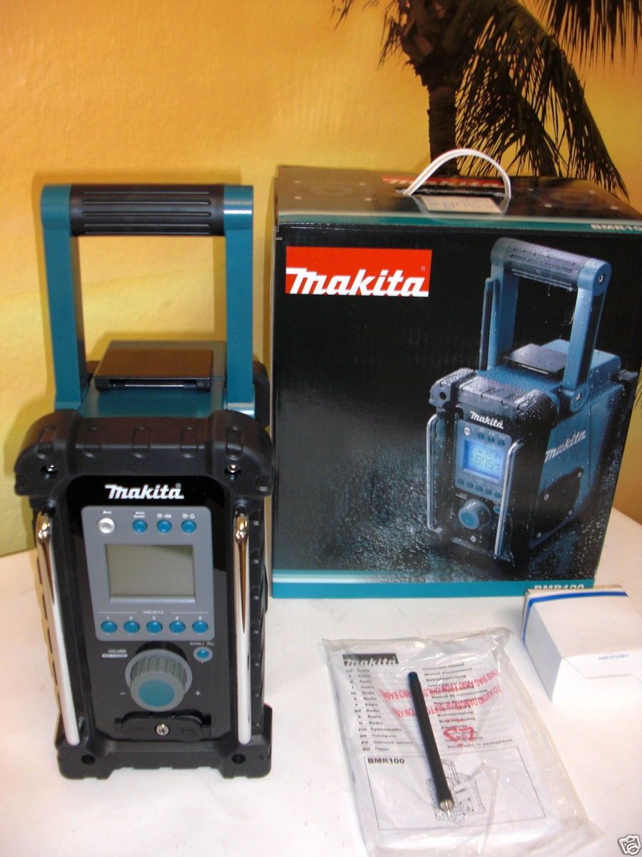 Makita BMR100 Baustellenradio das Radio hat einen leichten Defekt