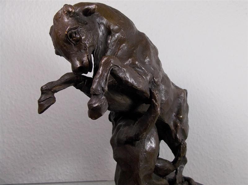 Stier gegen Löwe Bronze Bronzeskulptur Statue Stierkampf