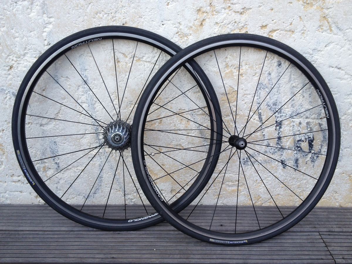  Neutron Rennrad Laufrad Satz 622 x 15c Wheels inkl Freilauf Zahnkran