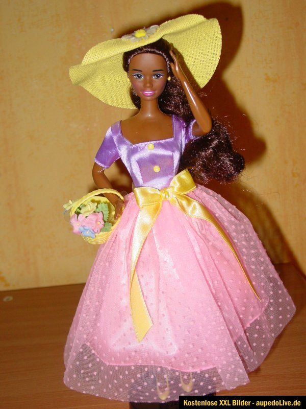 SUPERSTAR SPRINGTIME BLOSSOM BARBIE CHRISTIE 1995