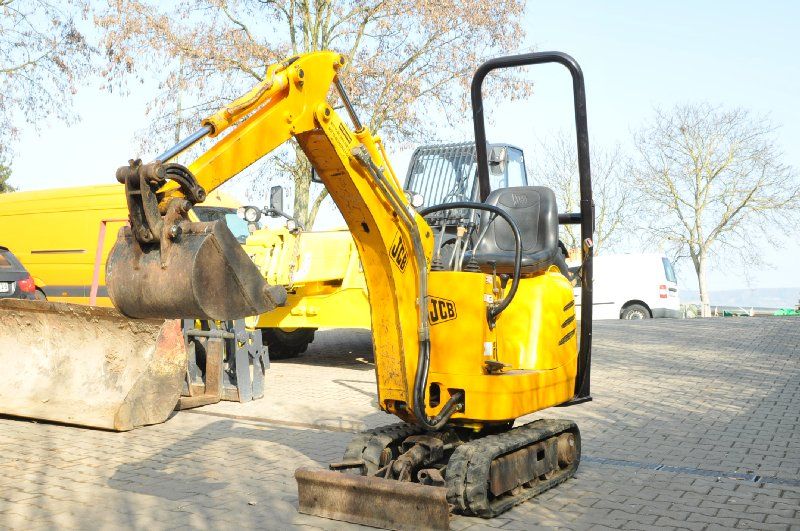 MICRO 1,1T Minibagger Microbagger BJ 2006 / 682 BStd. Verstellfahrwerk