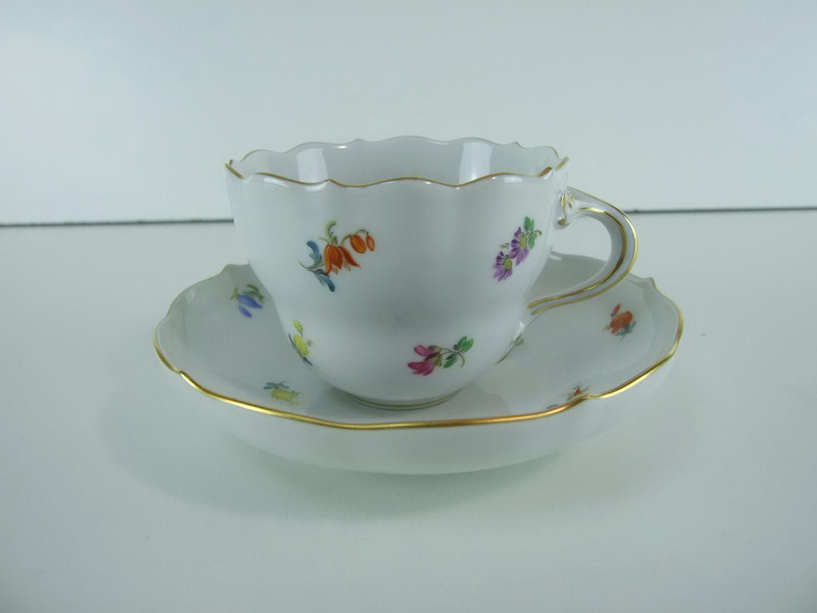 PD845  Kaffeetasse + UT MEISSEN Streublümchen um 1950