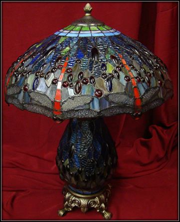 For this lamp shade two illuminants up to a max. of 60 W with an E27