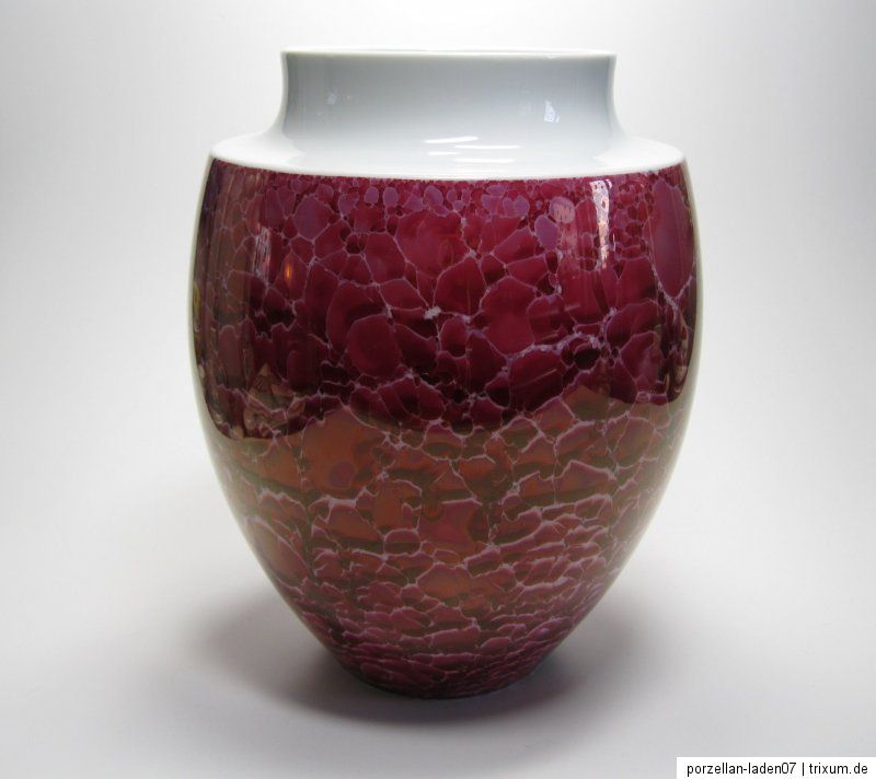 Die Vase misst imposante 26 cm und befindet sich in hervorragendem